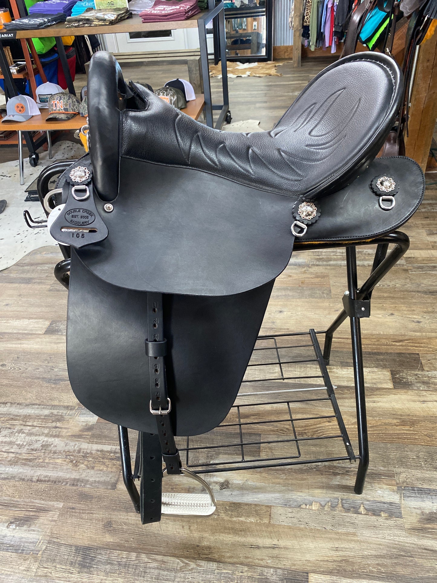 Amish Crafted NEW South Fork Trading Co’s “The Elite” Saddle w/ Cheyenne Roll 17”