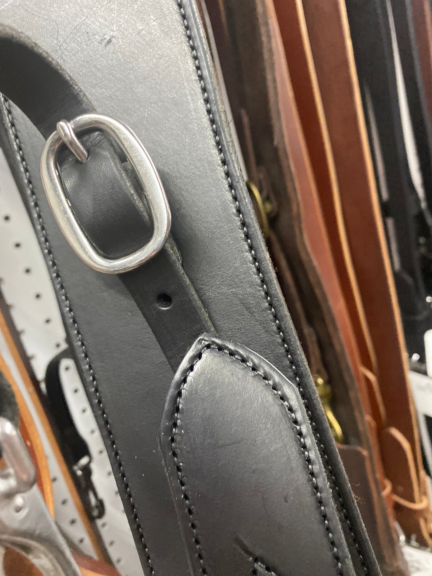 Deluxe Schwartz Amish Crafted Leather Back Cinch - ASSORTED COLORS