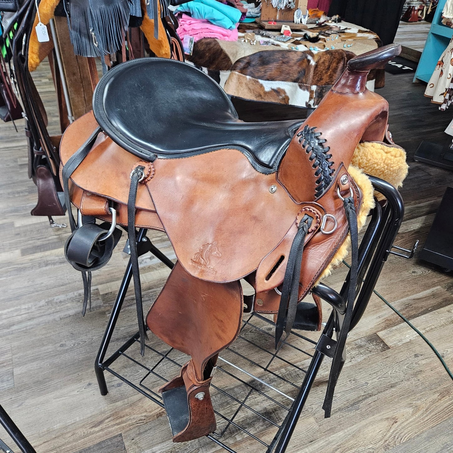 USED 17” SYNERGIST Women’s Flat Back Saddle