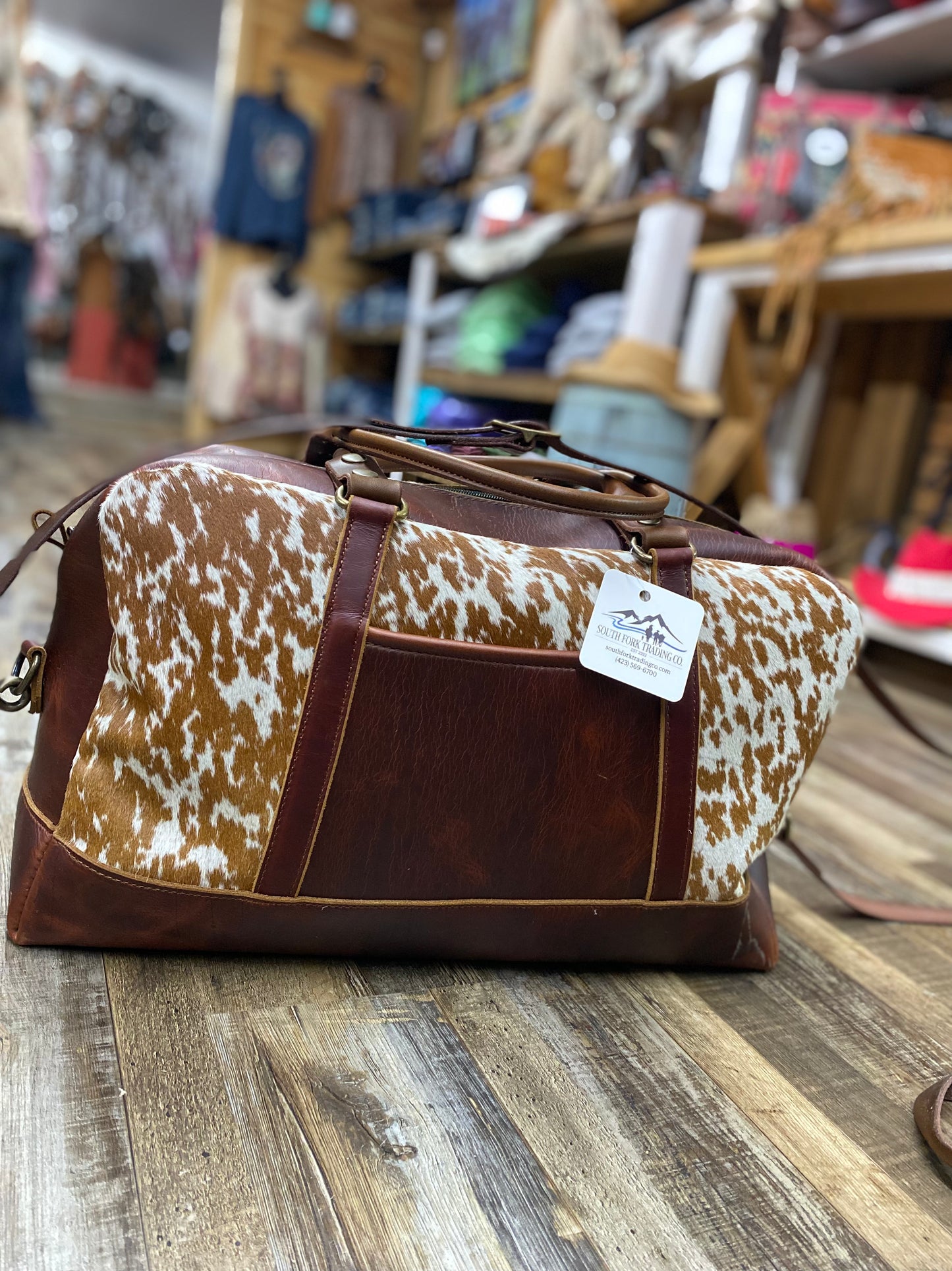 Amish Crafted “Get Away” Rectangular Shaped All Leather & Cowhide Large Duffle