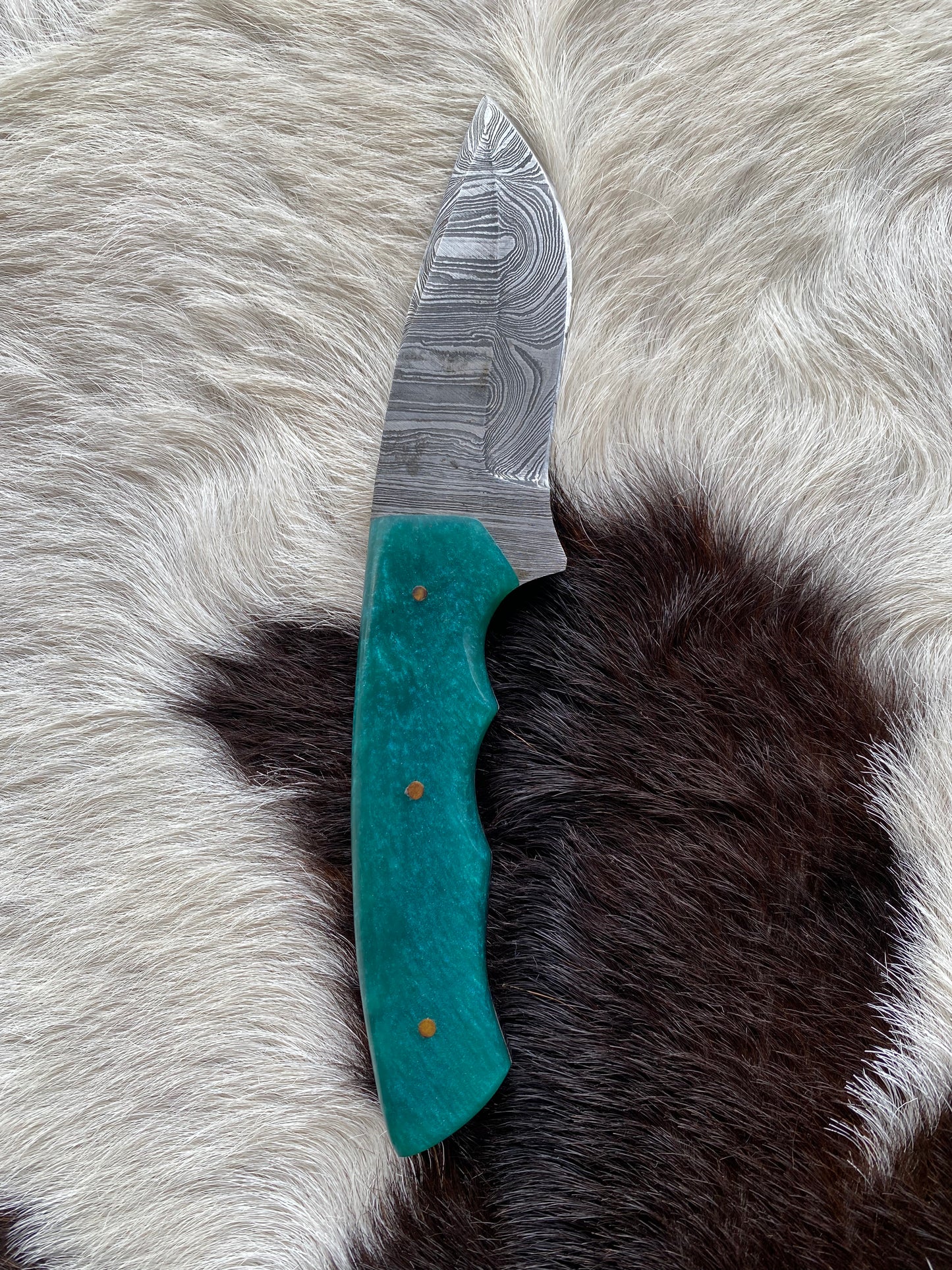 NEW Hand Crafted Wild Aqua Resin Handle Damascus Knife With Leather Sheath