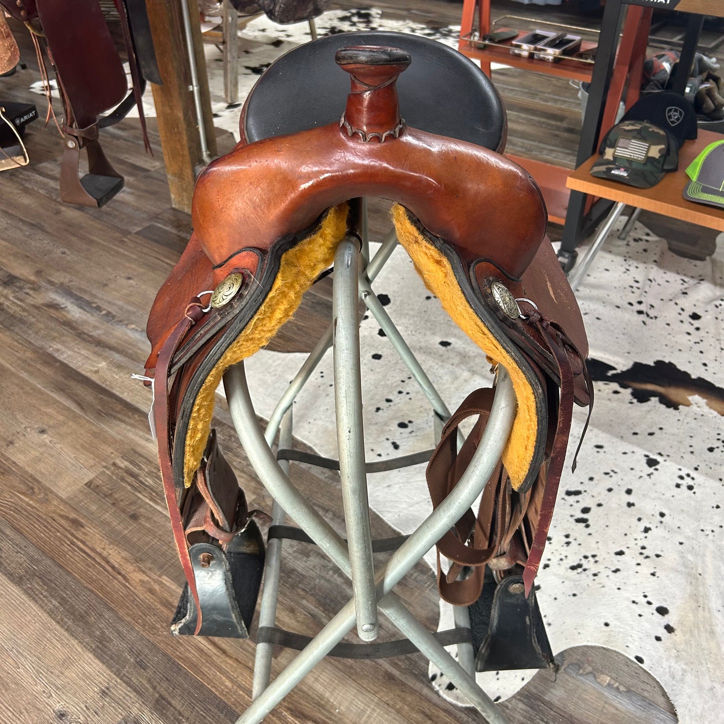 USED Simco Western Saddle 17”
