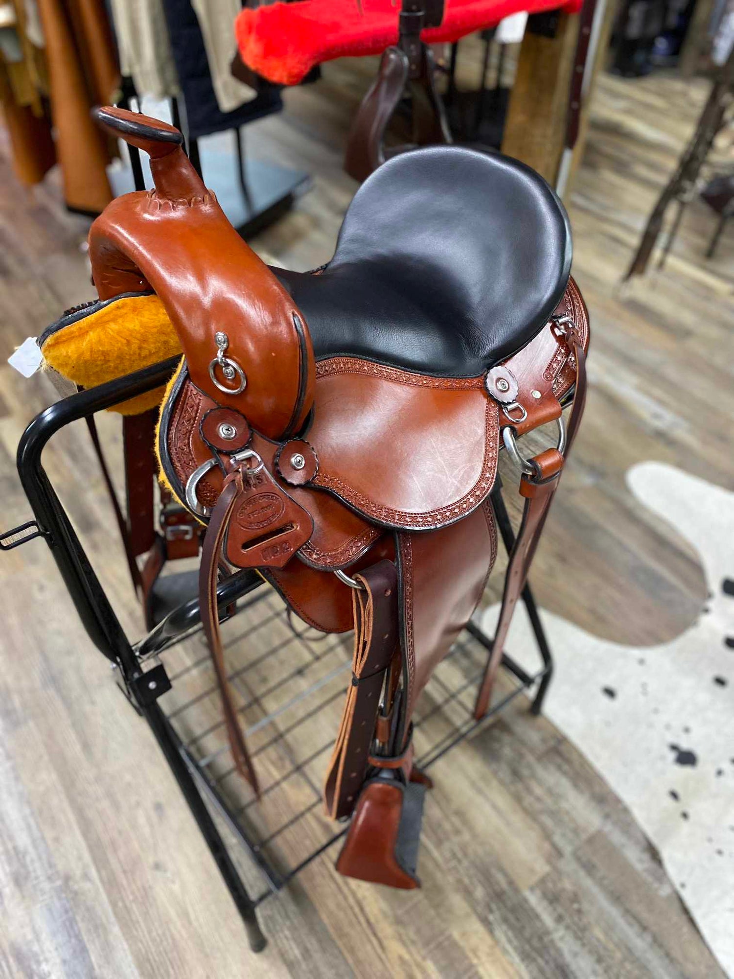 NEW Henry Miller Handcrafted 102 Round Skirt Amish Trail Saddle 14.5"