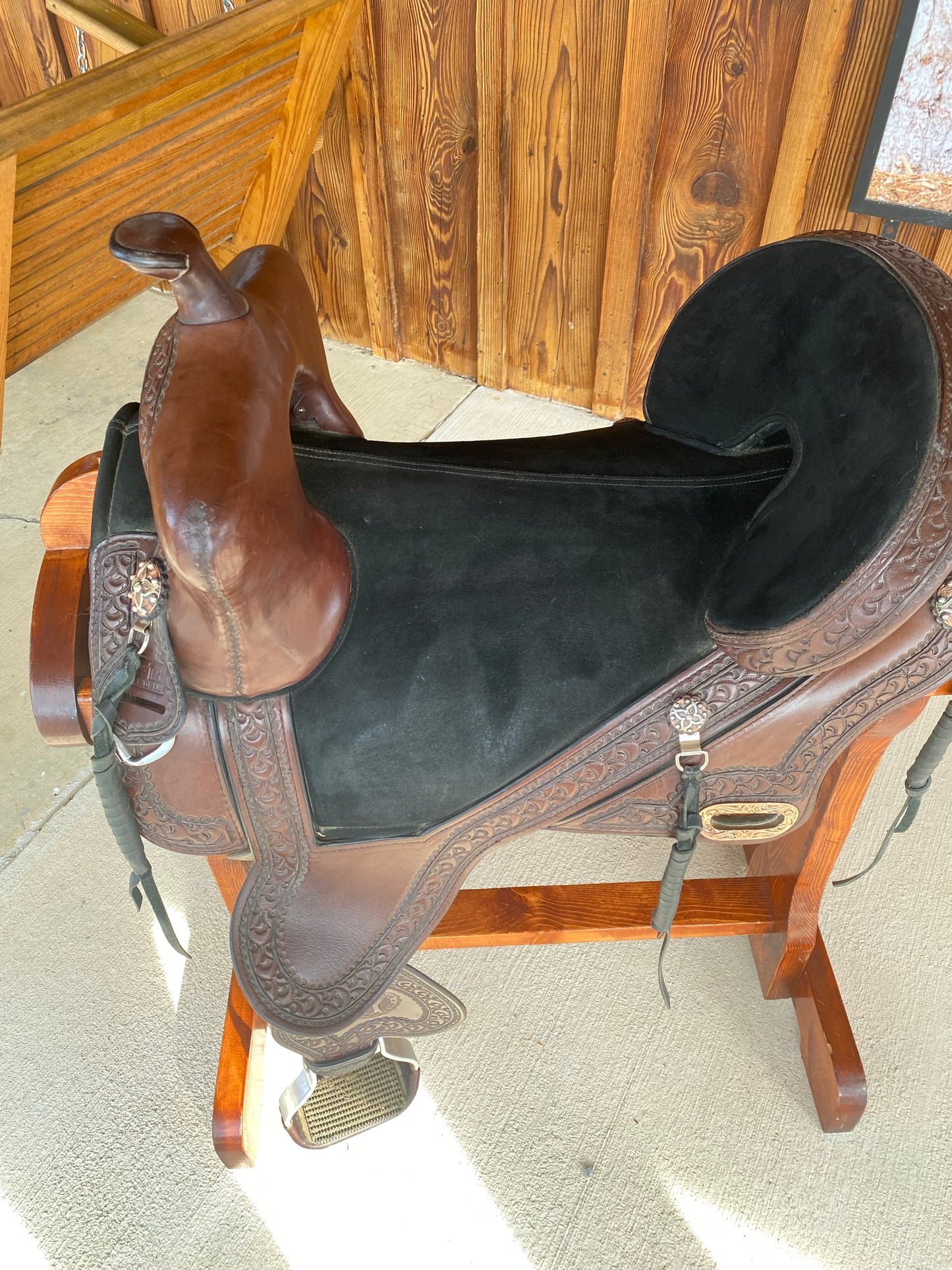 Lightly Used 17” Circle Y TREE LESS Trail Saddle