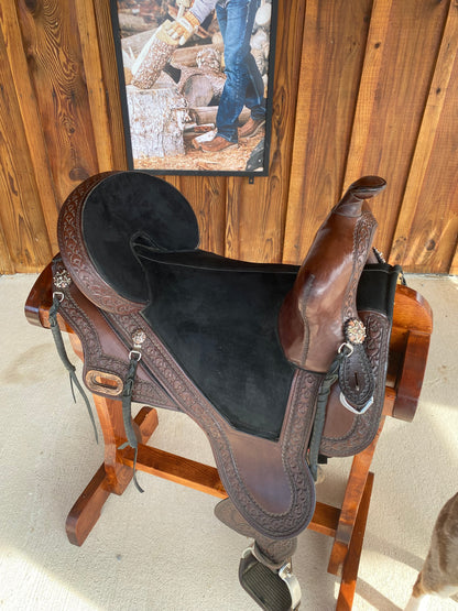 Lightly Used 17” Circle Y TREE LESS Trail Saddle