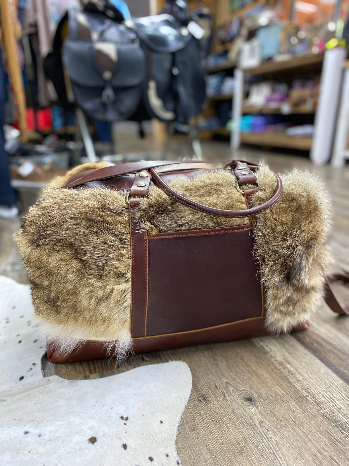 Amish Crafted “Genuine Coyotes Fur” Rectangular Shaped Leather  Large Duffle Bag