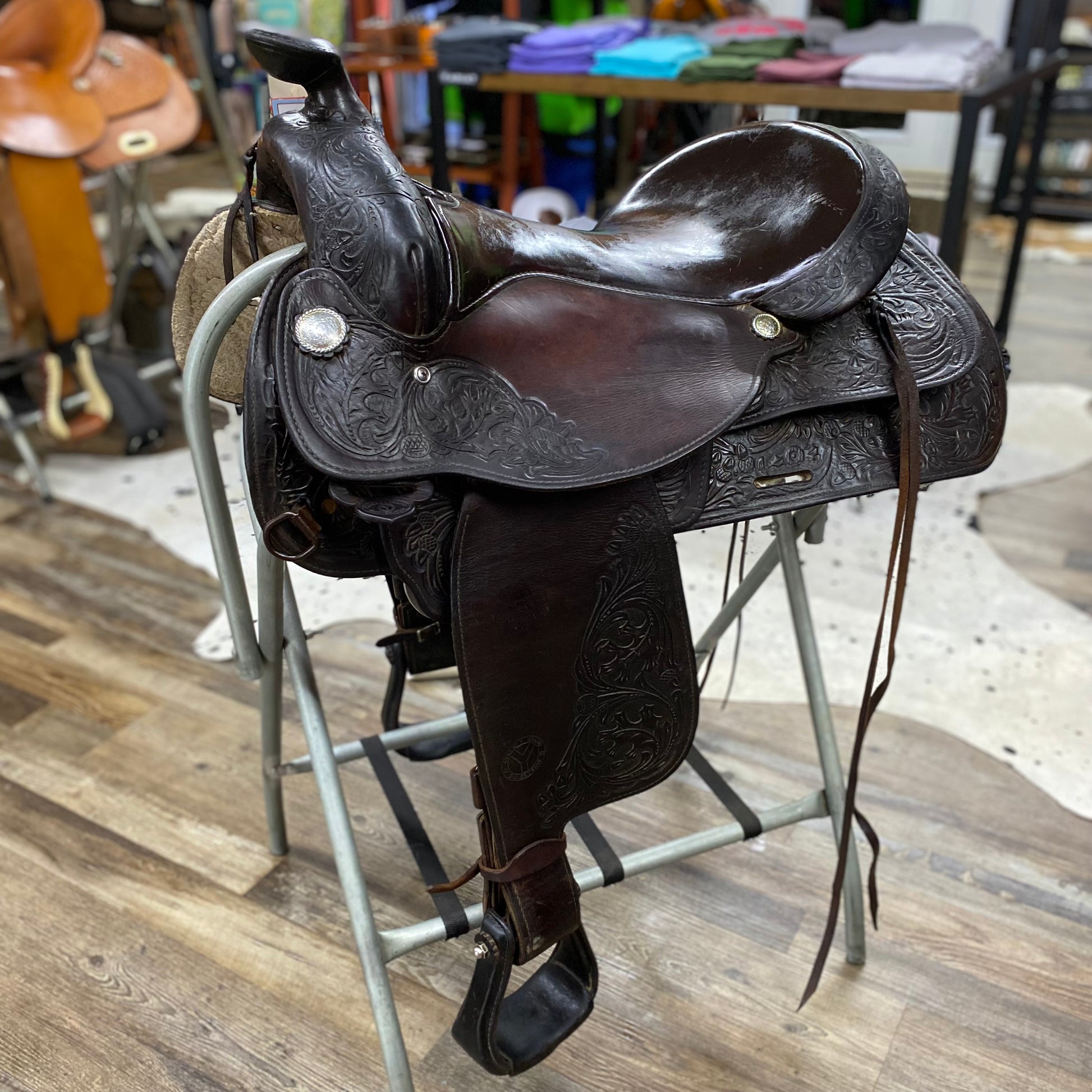 USED Circle Y Park and Trail Saddle 17”