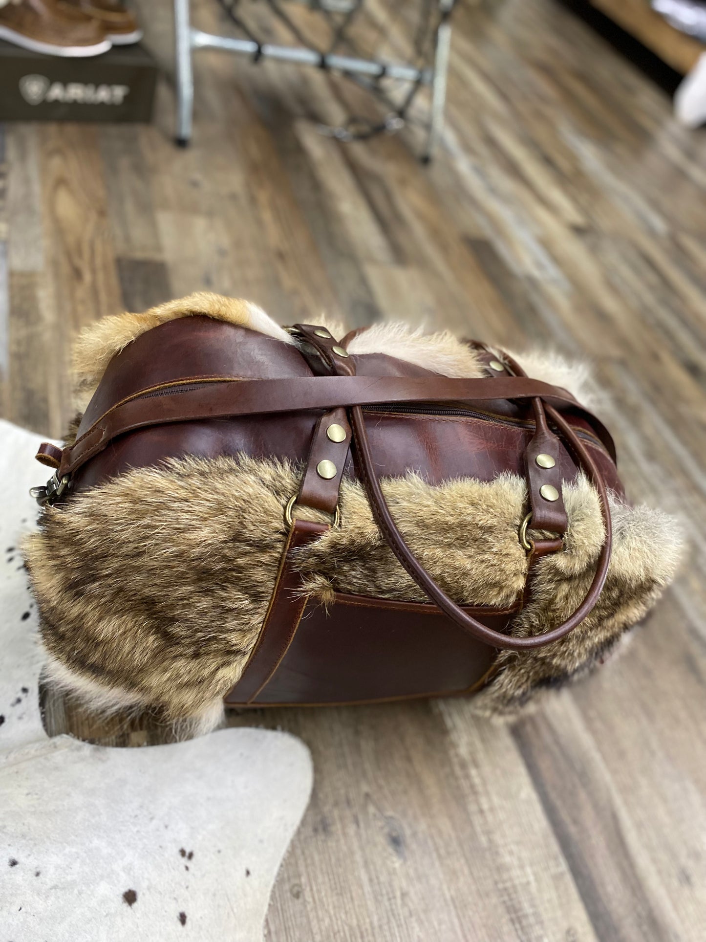 Amish Crafted “Genuine Coyotes Fur” Rectangular Shaped Leather  Large Duffle Bag