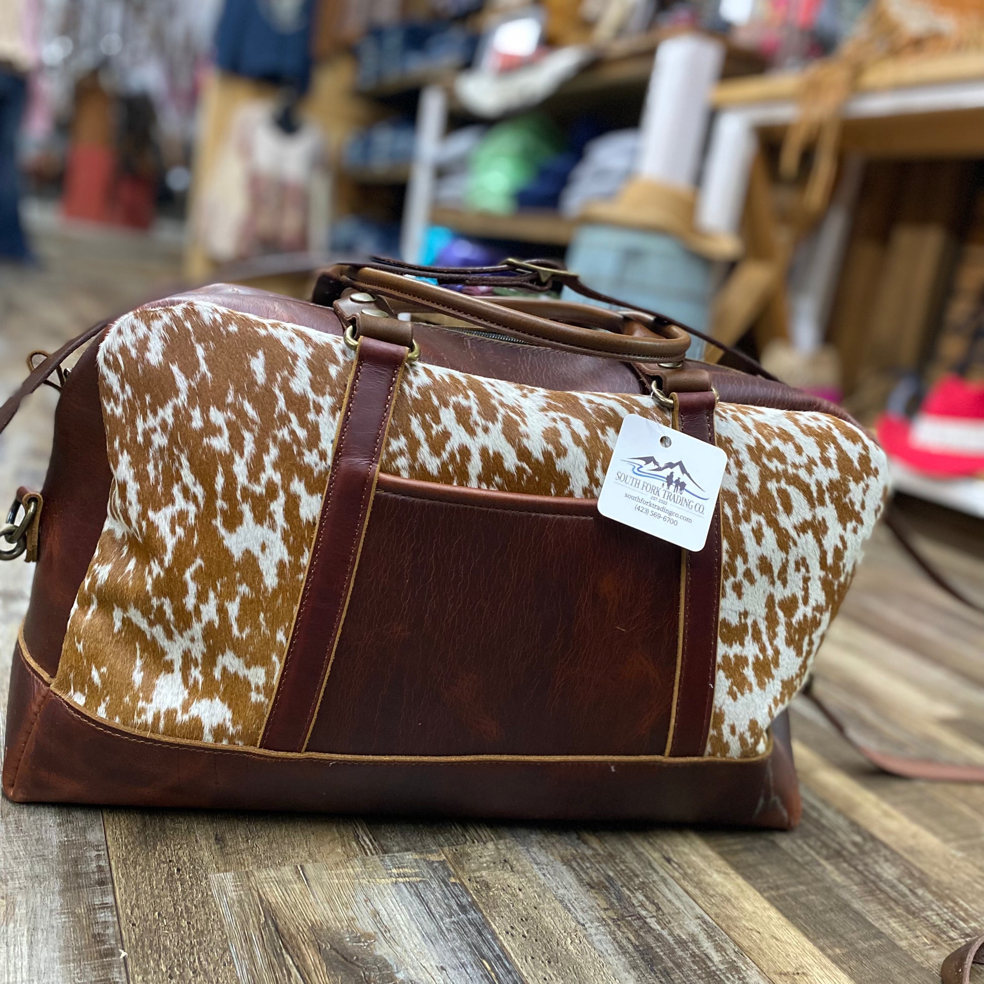 Amish Crafted “Get Away” Rectangular Shaped All Leather & Cowhide Large Duffle