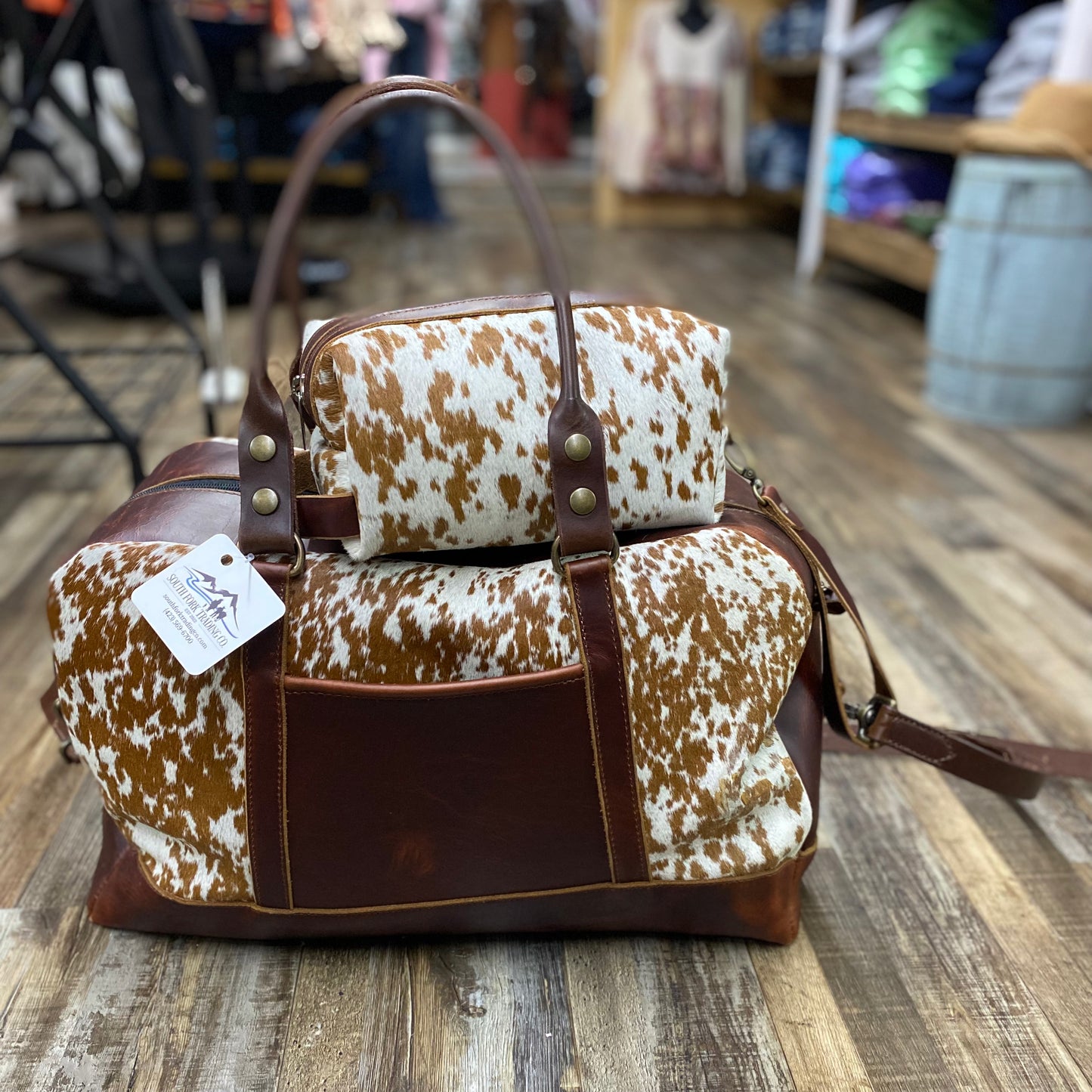 Amish Crafted “Get Away” SET Rectangular Shaped All Leather & Cowhide Toiletries Bag & Large Duffle