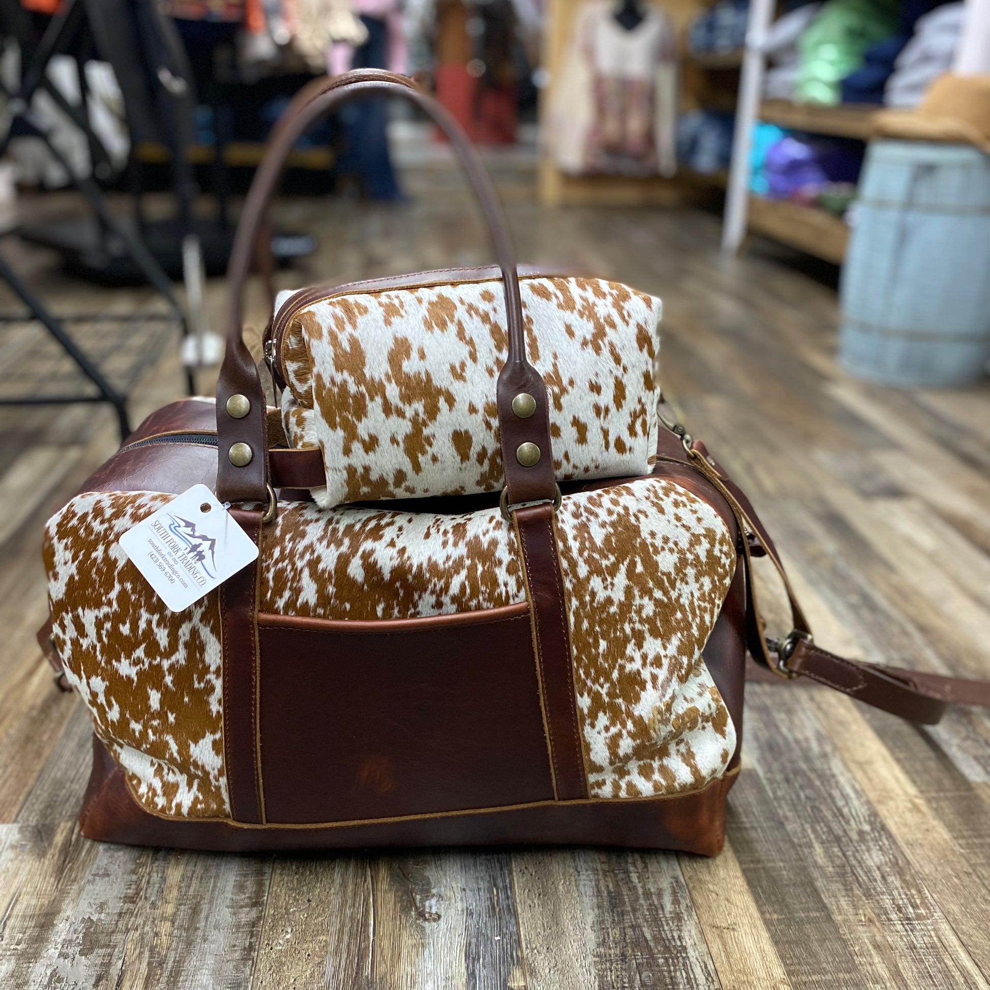 Amish Crafted “Get Away” SET Rectangular Shaped All Leather & Cowhide Toiletries Bag & Large Duffle