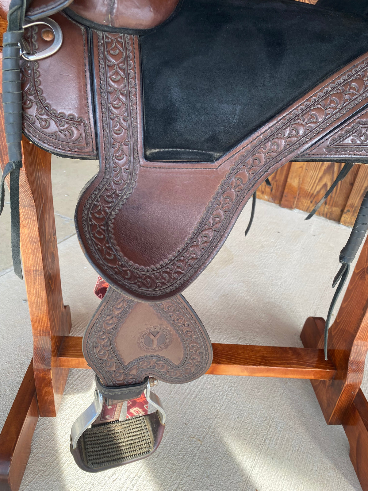 Lightly Used 17” Circle Y TREE LESS Trail Saddle