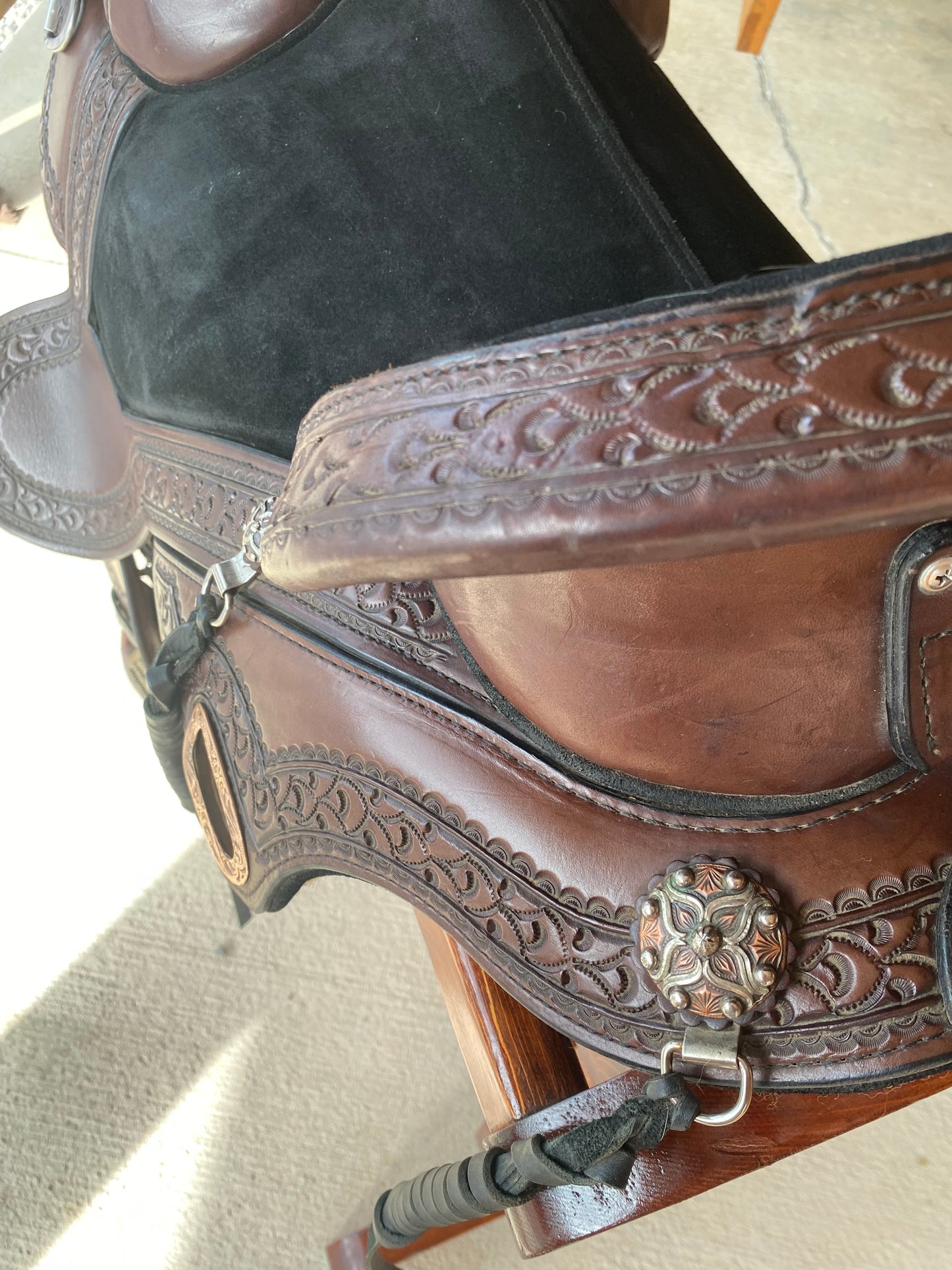 Lightly Used 17” Circle Y TREE LESS Trail Saddle