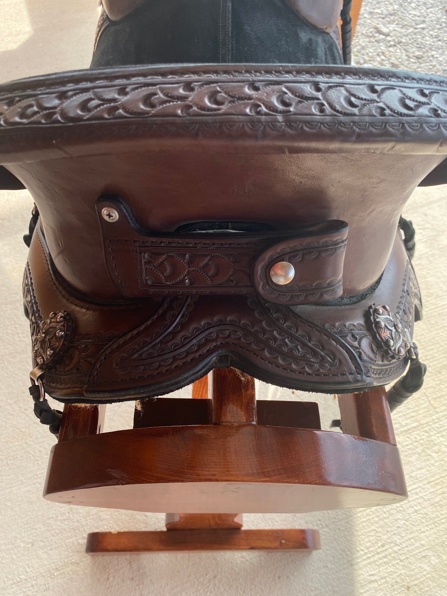 Lightly Used 17” Circle Y TREE LESS Trail Saddle