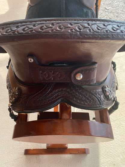 Lightly Used 17” Circle Y TREE LESS Trail Saddle