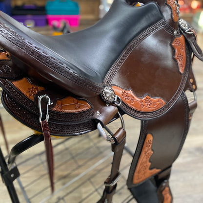 NEW Western Blossom Miller OLD TIMER 17” Handcrafted Custom w/ Cheyenne Roll, Berry Conchos, Saddle Bag Stays w/ Matching Blossom Overlay Aussie Pulling Collar & Detailed Bridle