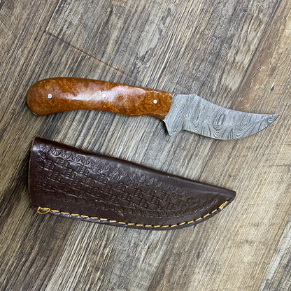 NEW Hand Crafted Wild Horse Golden Resin Handle Damascus Knife With Leather Sheath