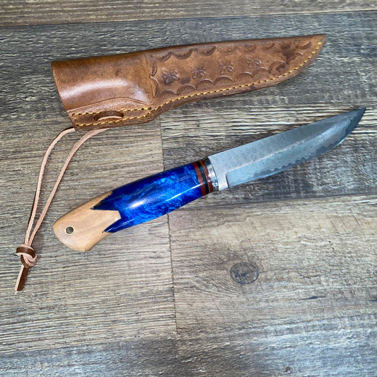 Premium Handmade Damascus Steel Blade In Royal Blue Epoxy & Olive Wood In Decorative Japanese Style w/ Authentic Leather Sheath