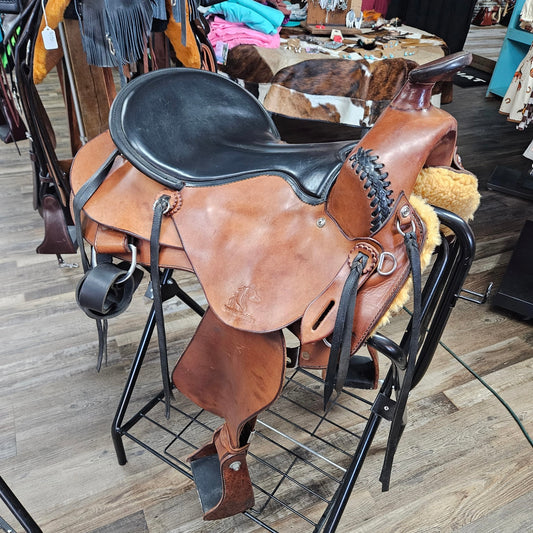USED 17” SYNERGIST Women’s Flat Back Saddle