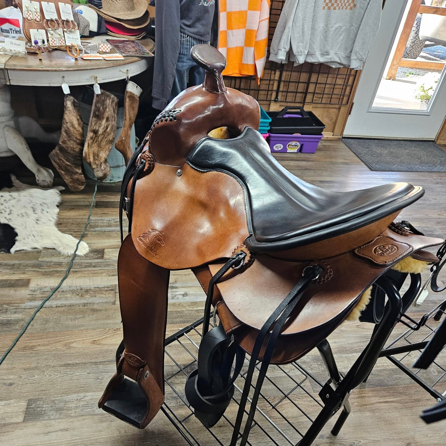 USED 17” SYNERGIST Women’s Flat Back Saddle