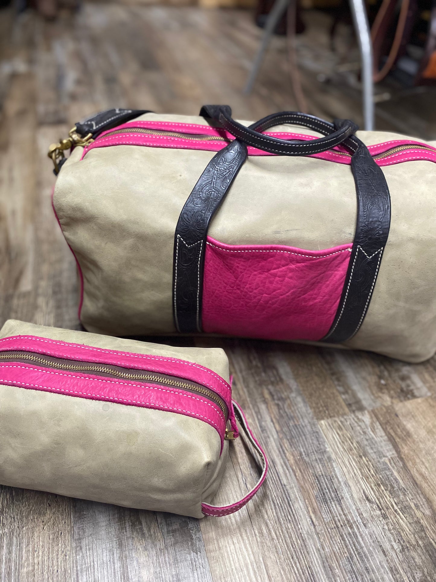 Amish Crafted “Queen of the Road” SET Rectangular Shaped All Leather Toiletries Bag & Large Duffle