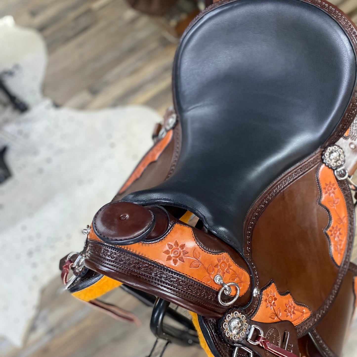 NEW Western Blossom Miller OLD TIMER 17” Handcrafted Custom w/ Cheyenne Roll, Berry Conchos, Saddle Bag Stays w/ Matching Blossom Overlay Aussie Pulling Collar & Detailed Bridle