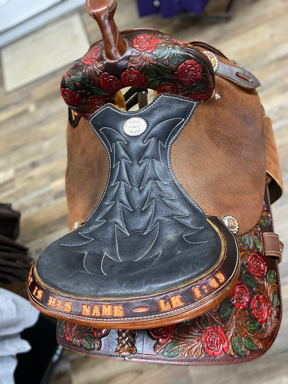 Lightly Pre-Loved Shiloh Finalist Custom Barrel Saddle 14.5”