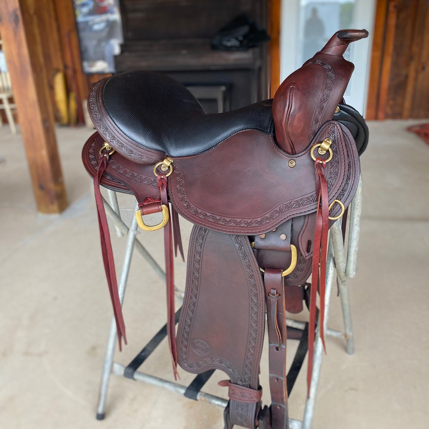 Pre-loved 17" Big Horn “The Infinity Trail Saddles Sil-Cush™ w/ Matching Breast Collar