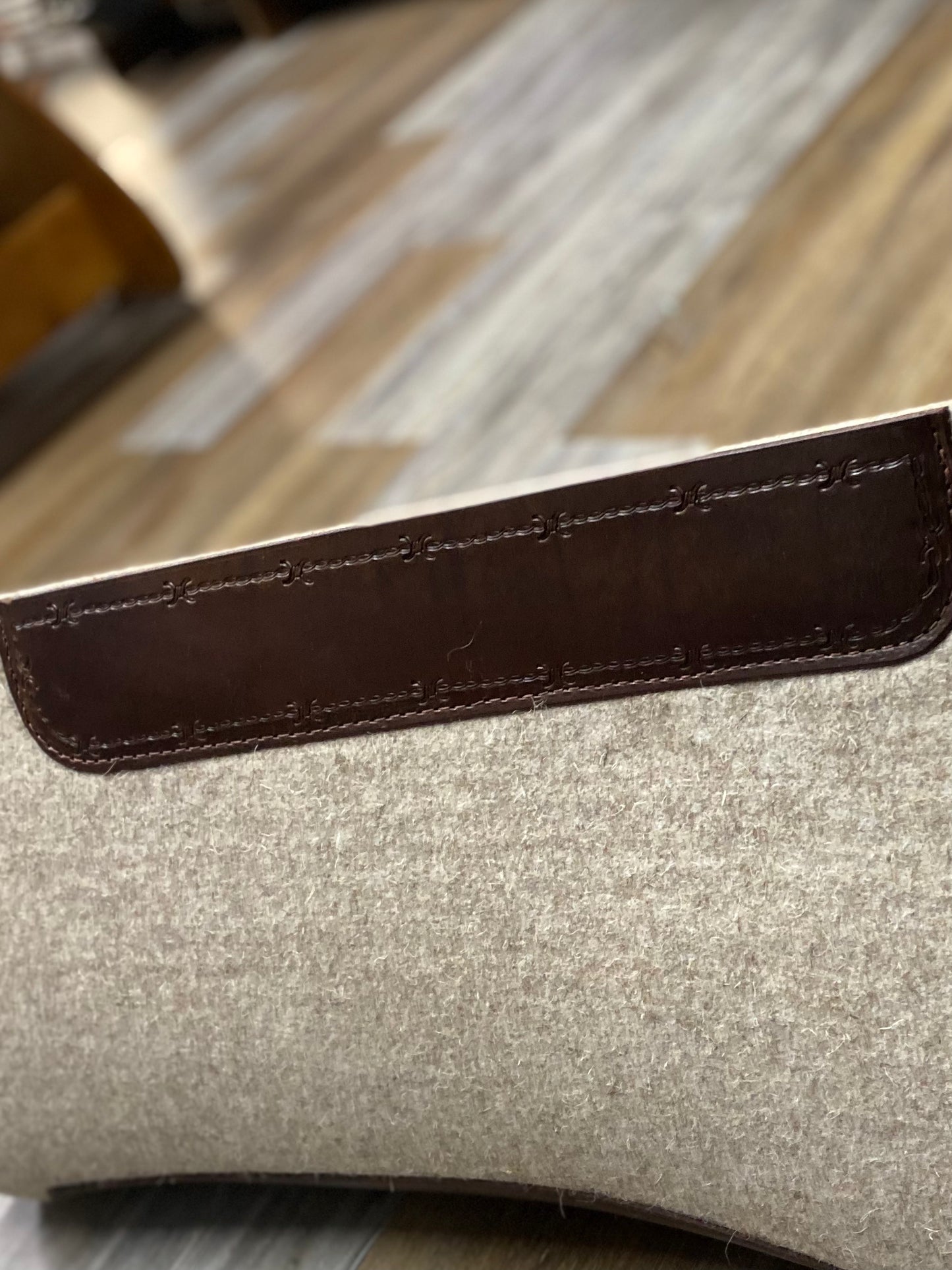 WEAVER ALL PURPOSE SADDLE PAD 1inch Thick Tan w/ Amish Tooled Leathers Barbed-wire Tooling