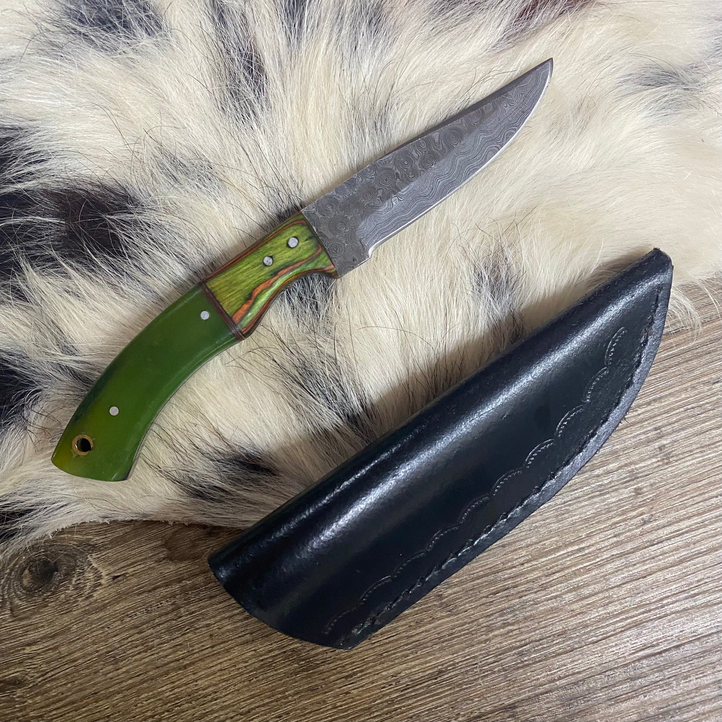 Hand Crafted Green Forest Handle Damascus Knife With Leather Sheath