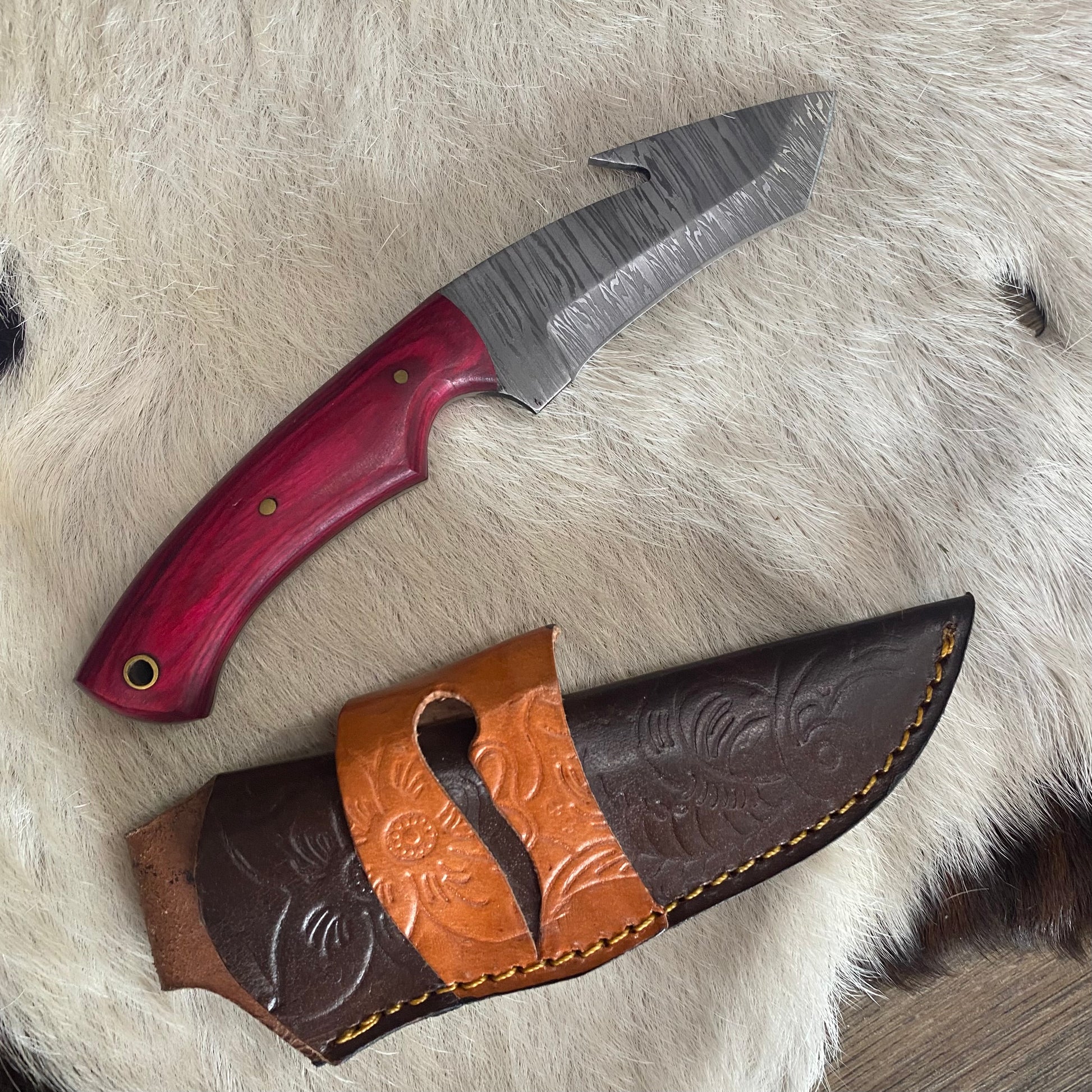 Hand Crafted Lady Luck Handle Damascus Knife With Leather Sheath