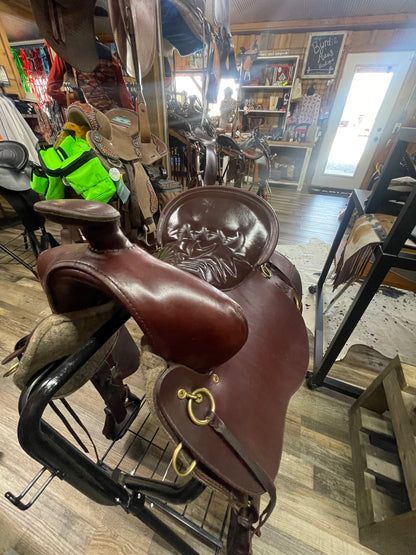 Used Once TUCKER HIGH PLAINS TRAIL SADDLE 17.5” w/ Tucker 3 Point Breast Collar