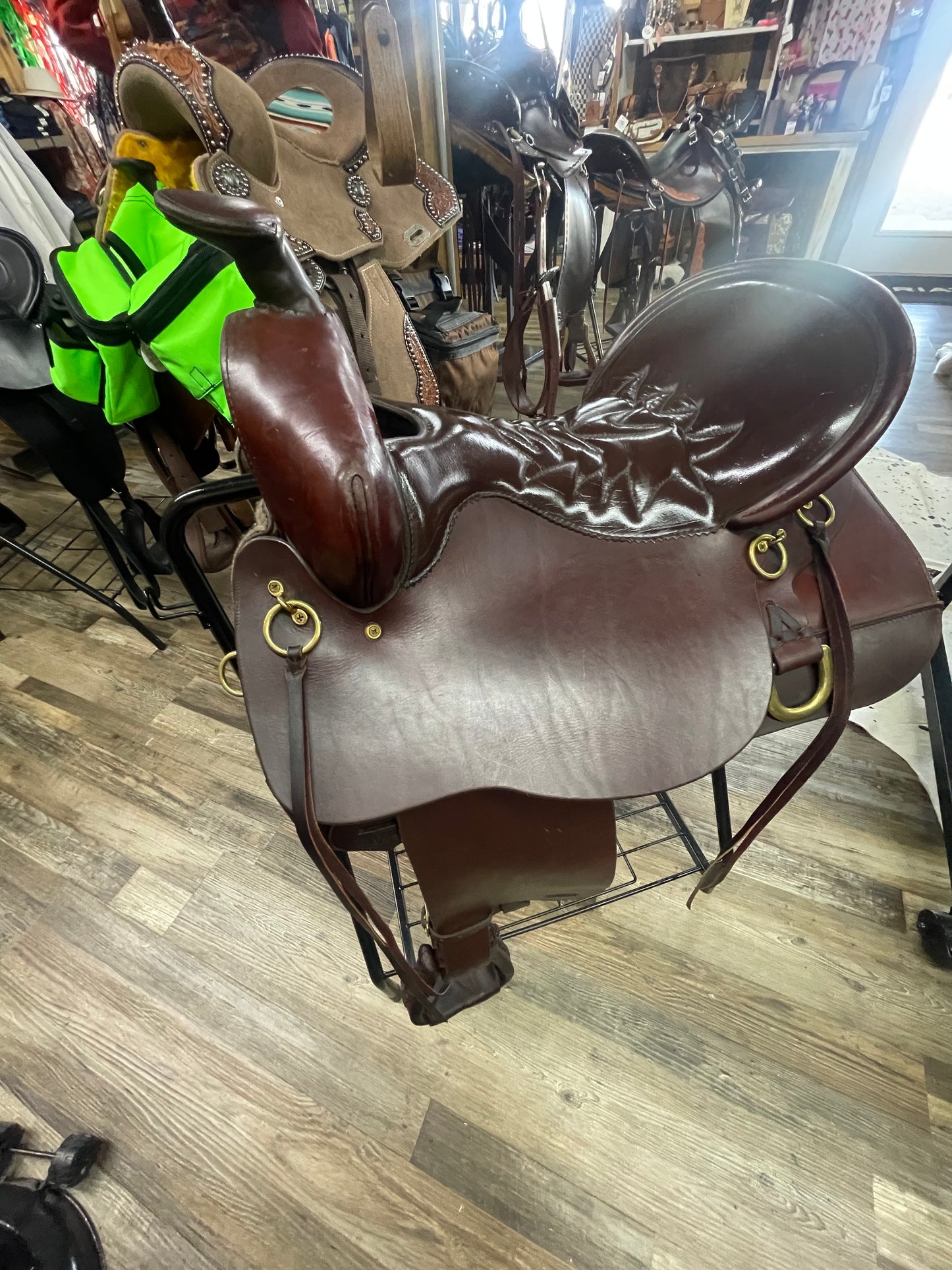 Used Once TUCKER HIGH PLAINS TRAIL SADDLE 17.5” w/ Tucker 3 Point Breast Collar