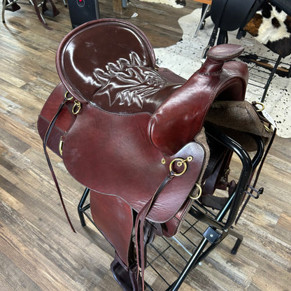 Used Once TUCKER HIGH PLAINS TRAIL SADDLE 17.5” w/ Tucker 3 Point Breast Collar