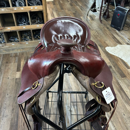 Used Once TUCKER HIGH PLAINS TRAIL SADDLE 17.5” w/ Tucker 3 Point Breast Collar