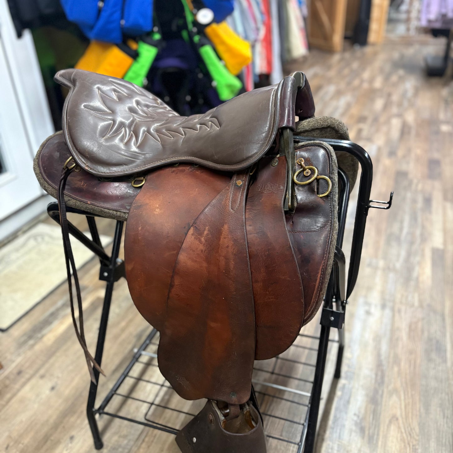 Pre Loved Tucker Montreal Trooper Trail Saddle 16.5" Brown w/ Brass Hardware