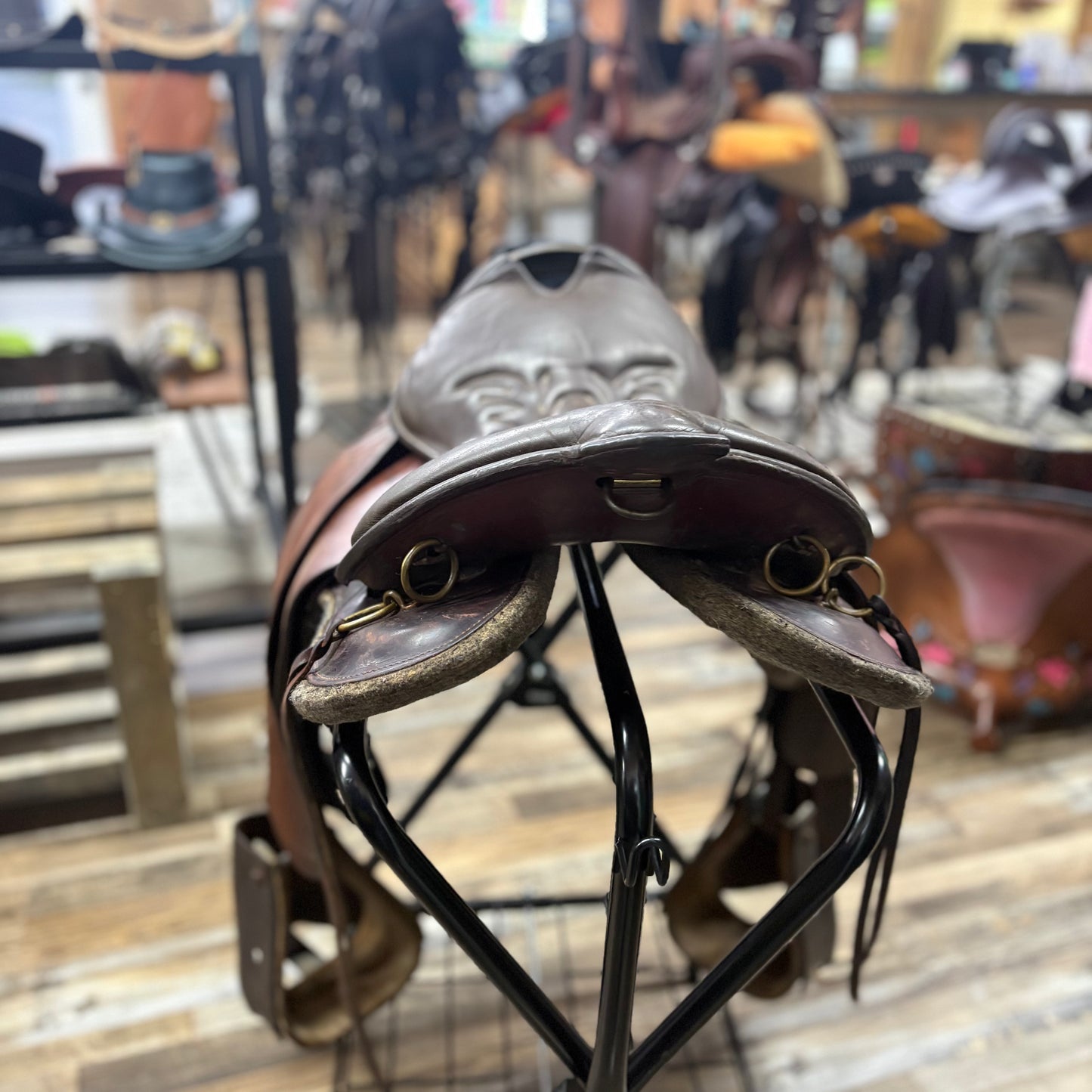 Pre Loved Tucker Montreal Trooper Trail Saddle 16.5" Brown w/ Brass Hardware