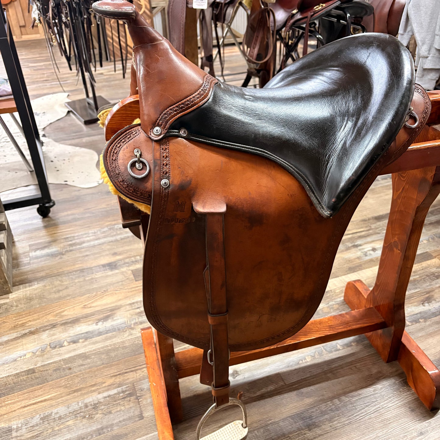 USED Eli Miller Buena Vista 17” W/ Horn  English Stirrup Leathers Handcrafted Custom
