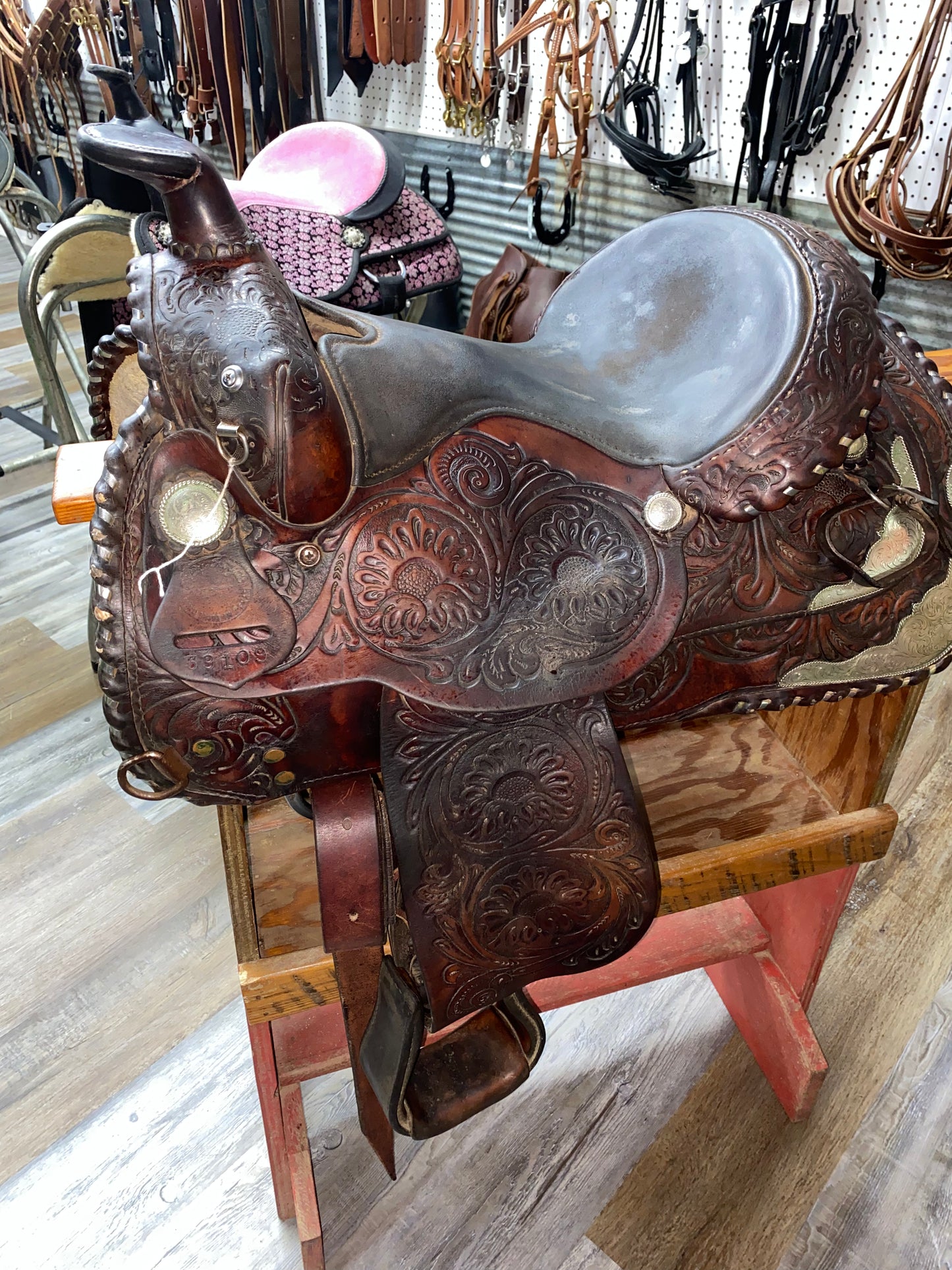 USED 15” Billy Royal 39109 Floral Tooling w/ Silver Detail Conchos Dark Oiled Western PleasureSaddle