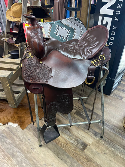 Used Lightly TUCKER HIGH PLAINS TRAIL SADDLE 16.5”