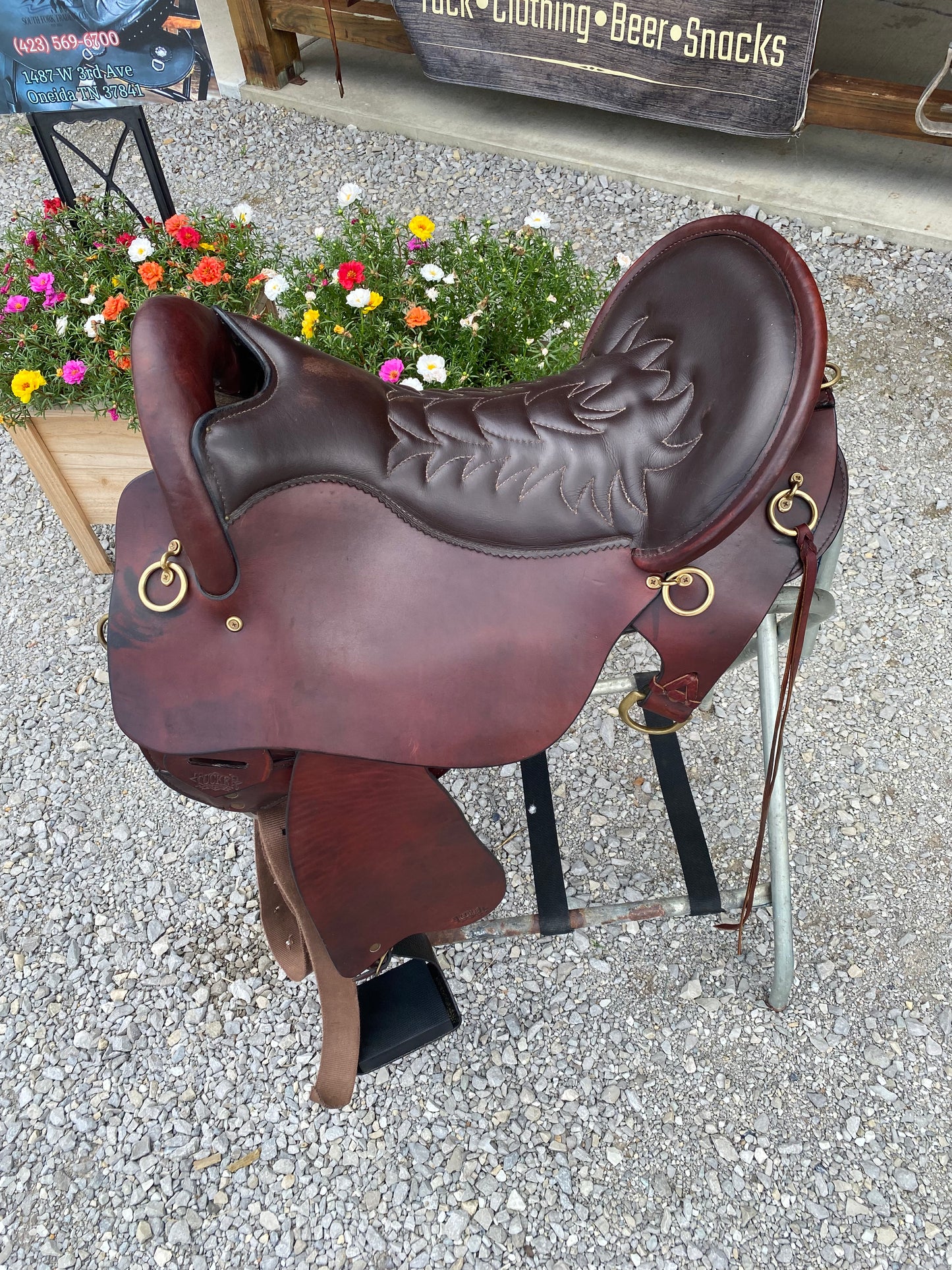 Lightly Used Tucker Heritage Endurance Trail Saddle 17.5”