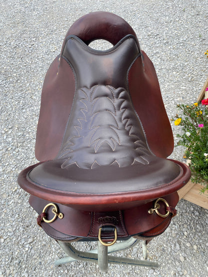 Lightly Used Tucker Heritage Endurance Trail Saddle 17.5”
