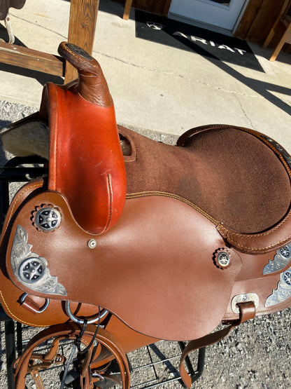 Used 14” Western Saddle w/ Star Conchos & plaited Designs , Tooling & Matching Head Stall