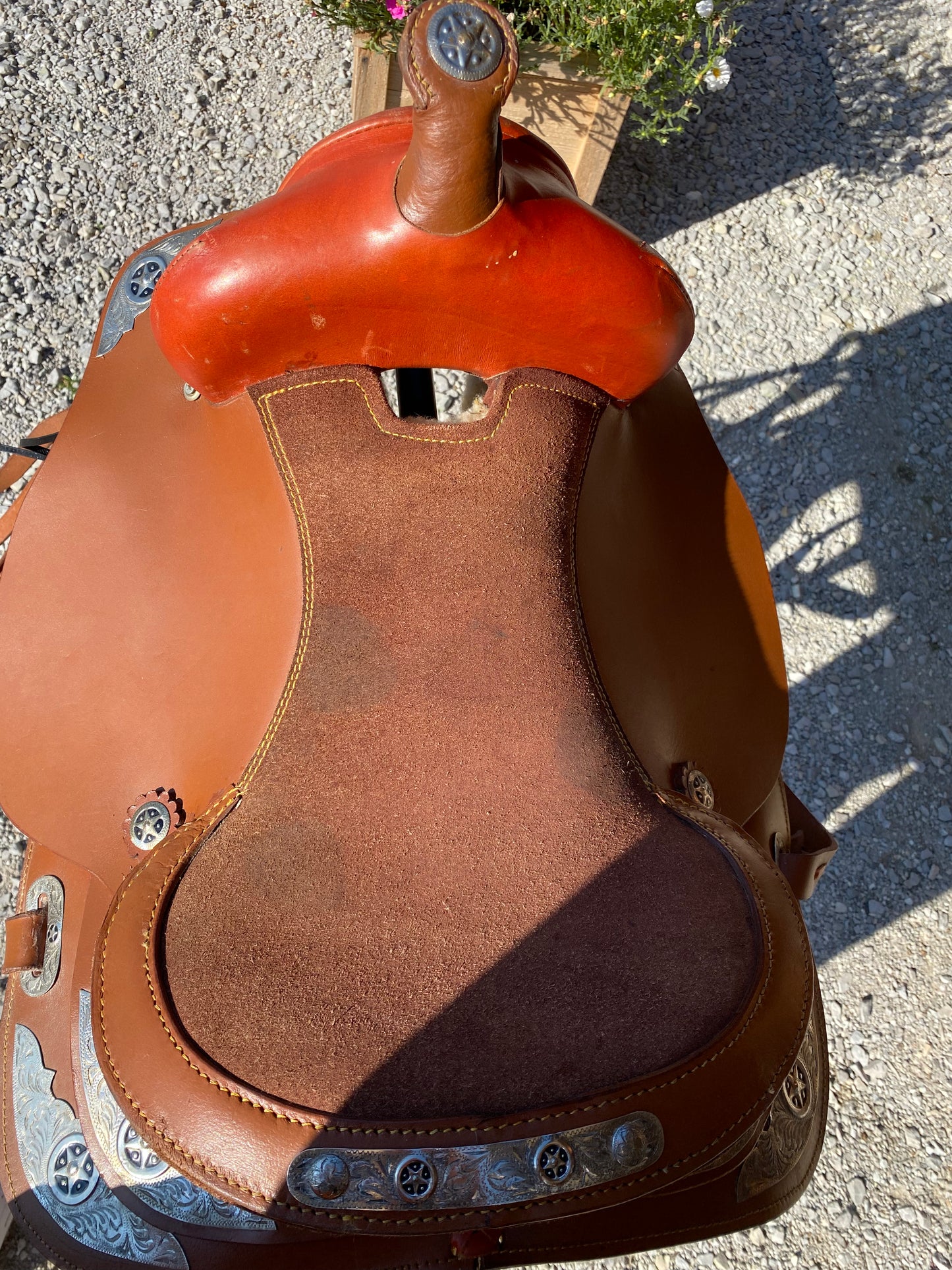Used 14” Western Saddle w/ Star Conchos & plaited Designs , Tooling & Matching Head Stall