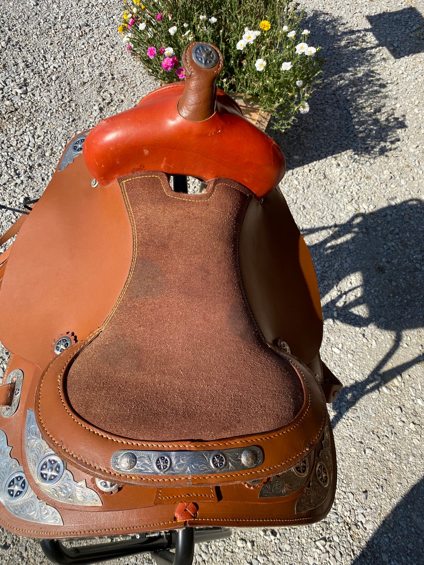 Used 14” Western Saddle w/ Star Conchos & plaited Designs , Tooling & Matching Head Stall