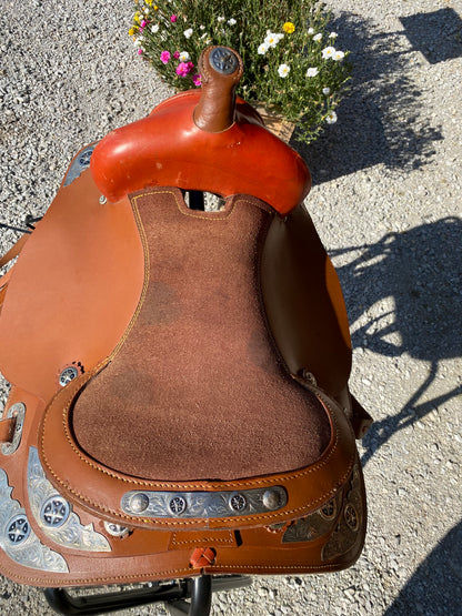 Used 14” Western Saddle w/ Star Conchos & plaited Designs , Tooling & Matching Head Stall