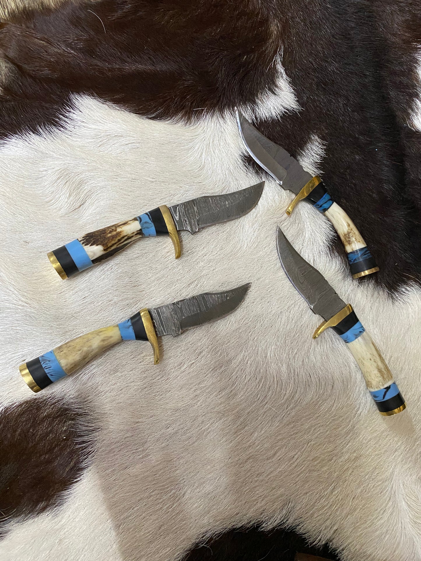 The Mountain Splitter Hand Crafted Buck Horn & Faux Turquoise Handle Damascus Knife With Brown Leather Snap Sheath