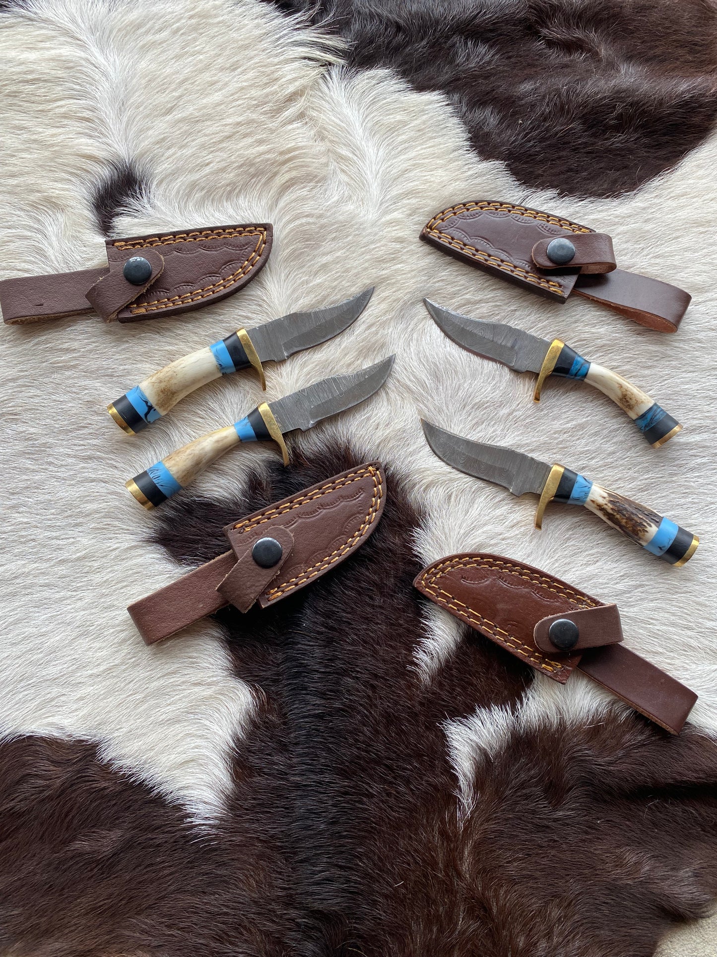 The Mountain Splitter Hand Crafted Buck Horn & Faux Turquoise Handle Damascus Knife With Brown Leather Snap Sheath
