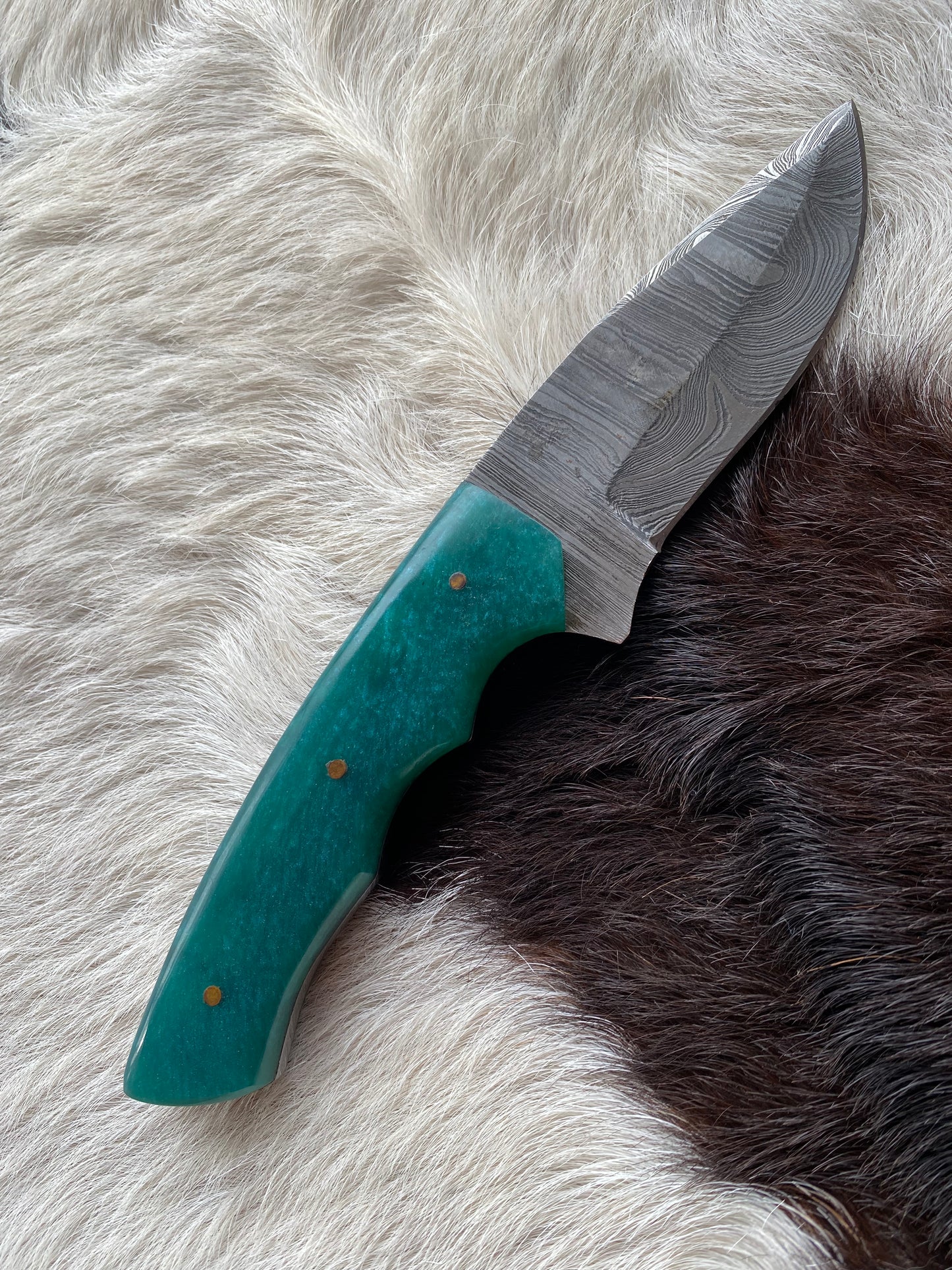 NEW Hand Crafted Wild Aqua Resin Handle Damascus Knife With Leather Sheath