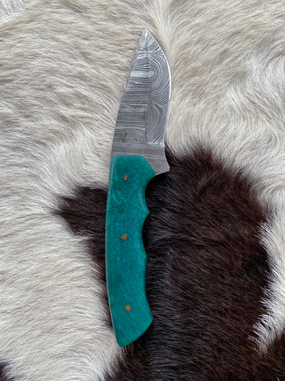 NEW Hand Crafted Wild Aqua Resin Handle Damascus Knife With Leather Sheath